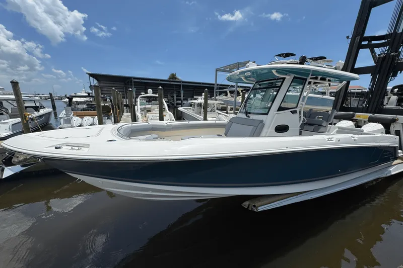 Slide: The Image of Boston Whaler 280 Outrage 2025 - 5