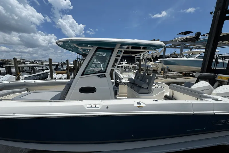 Slide: The Image of Boston Whaler 280 Outrage 2025 - 6