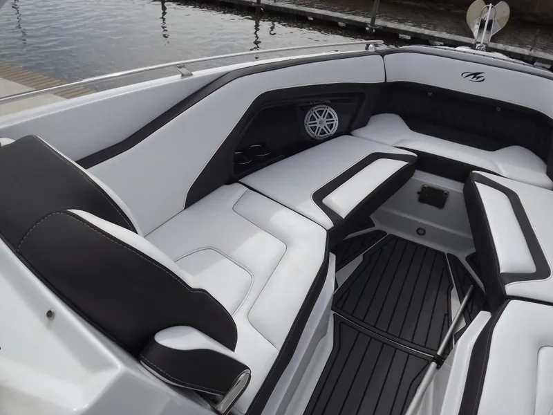 Slide: The Image of Monterey 305SS 2021 - 18