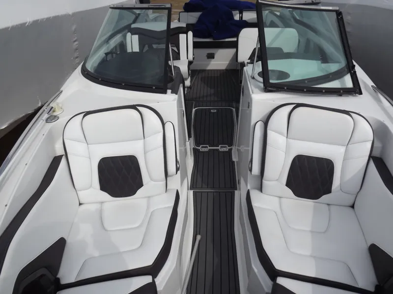 Slide: The Image of Monterey 305SS 2021 - 21