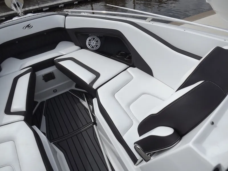 Slide: The Image of Monterey 305SS 2021 - 19