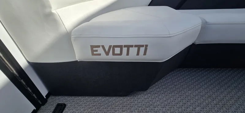 Slide: The Image of Evotti 725 QL 2026 - 30