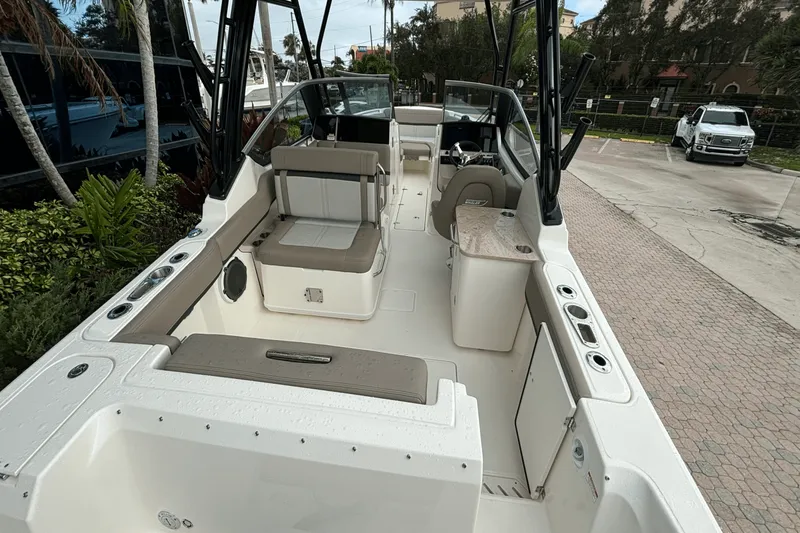Slide: The Image of Boston Whaler 240 Vantage 2025 - 8