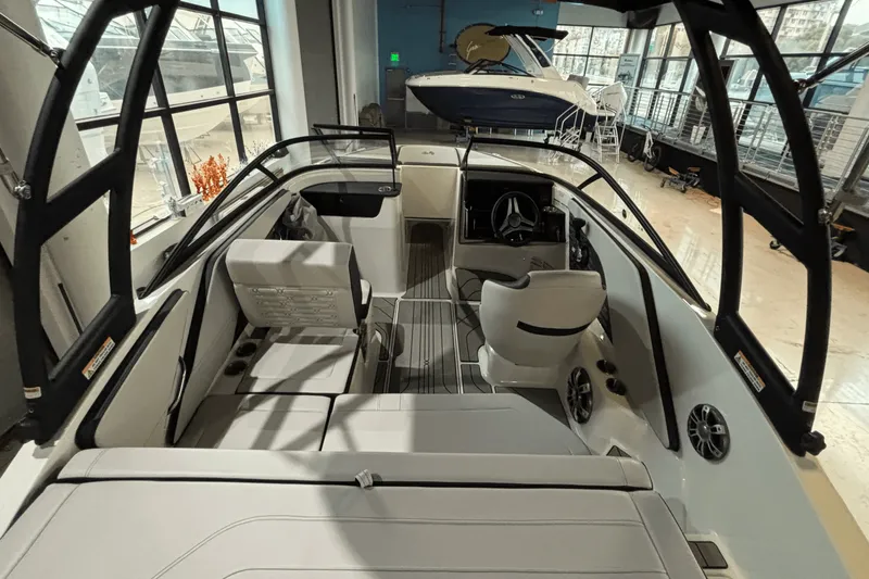 Slide: The Image of Sea Ray SPX 190 Outboard 2025 - 11