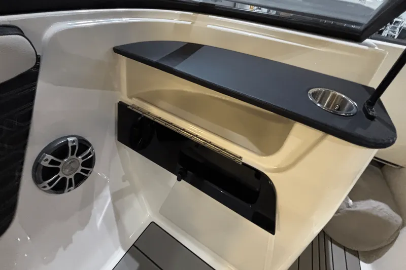 Slide: The Image of Sea Ray SPX 190 Outboard 2025 - 14