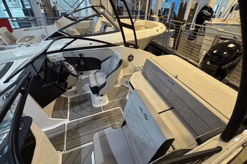 Slide: The Image of Sea Ray SPX 190 Outboard 2025 - 15