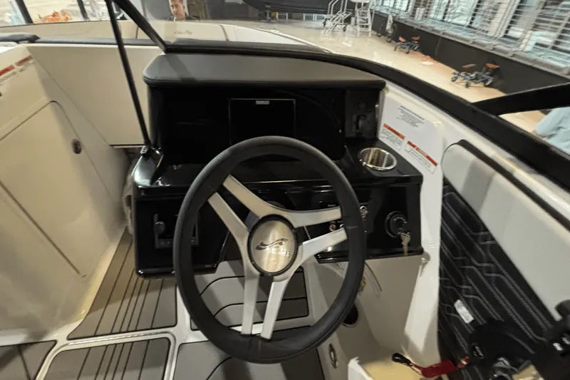 Slide: The Image of Sea Ray SPX 190 Outboard 2025 - 16