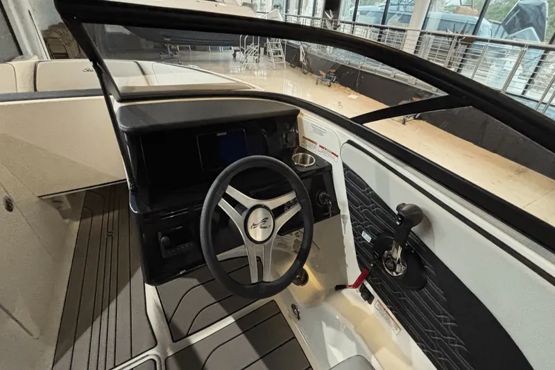 Slide: The Image of Sea Ray SPX 190 Outboard 2025 - 17