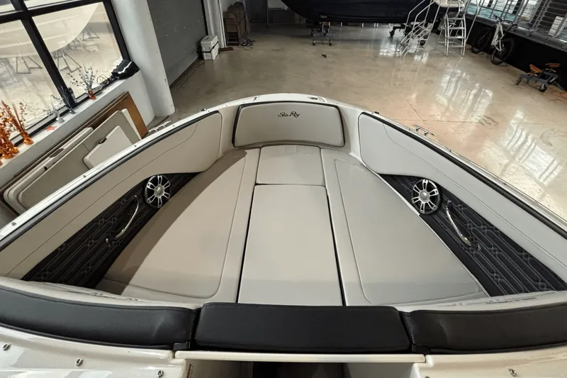 Slide: The Image of Sea Ray SPX 190 Outboard 2025 - 18