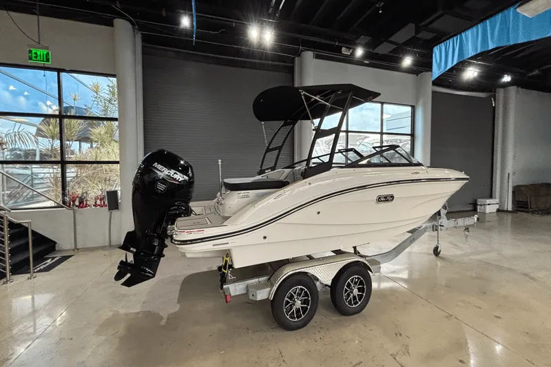 Slide: The Image of Sea Ray SPX 190 Outboard 2025 - 2