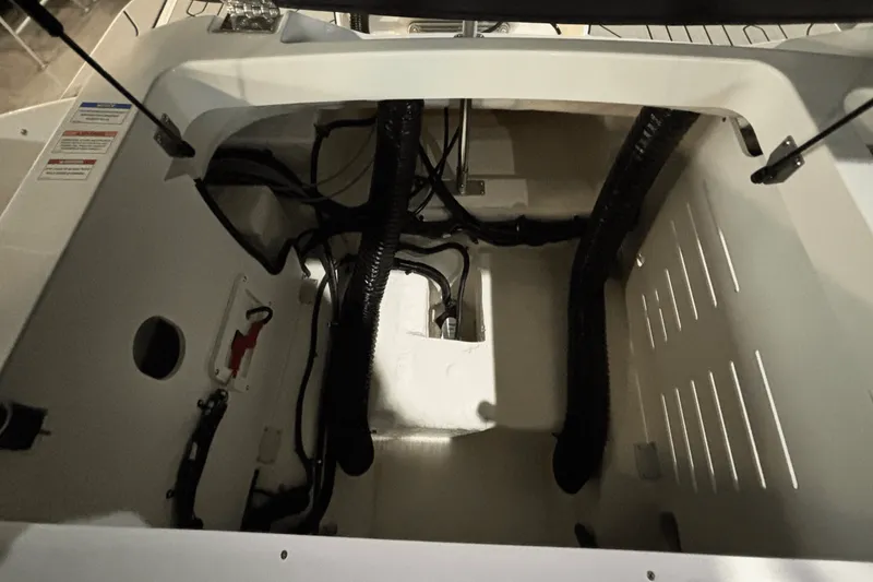 Slide: The Image of Sea Ray SPX 190 Outboard 2025 - 20