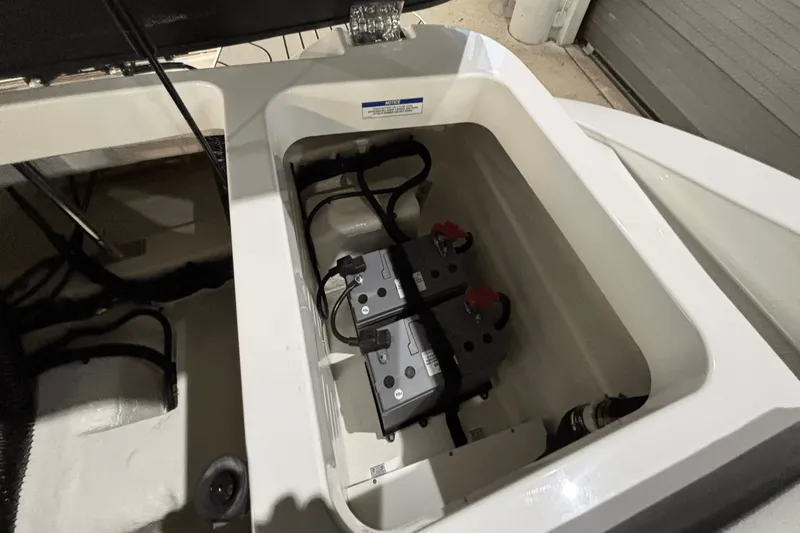 Slide: The Image of Sea Ray SPX 190 Outboard 2025 - 21