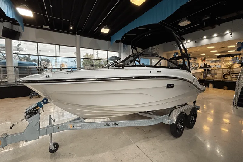 Slide: The Image of Sea Ray SPX 190 Outboard 2025 - 3