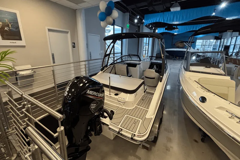 Slide: The Image of Sea Ray SPX 190 Outboard 2025 - 7