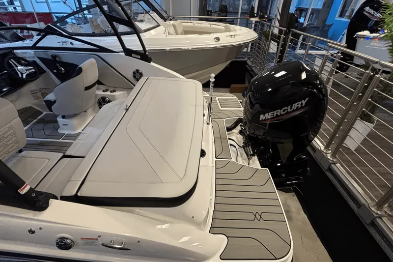 Slide: The Image of Sea Ray SPX 190 Outboard 2025 - 9