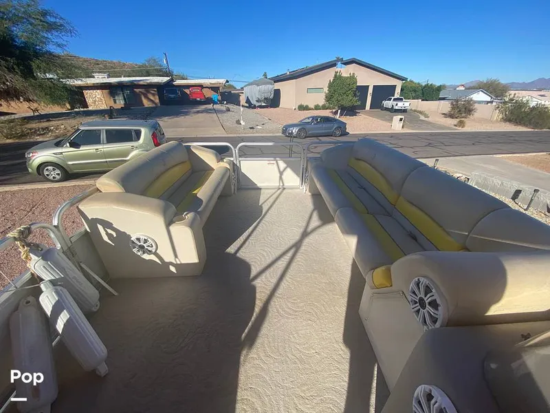 Slide: The Image of Lowe SS240 Suncruiser 2009 - 13526478