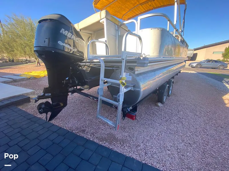 Slide: The Image of Lowe SS240 Suncruiser 2009 - 13526474