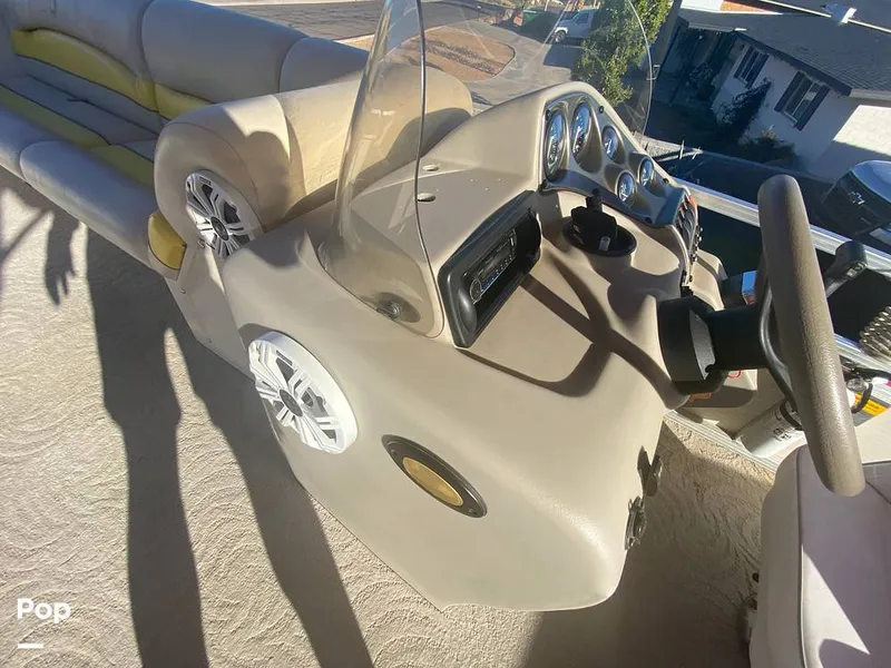 Slide: The Image of Lowe SS240 Suncruiser 2009 - 13526491