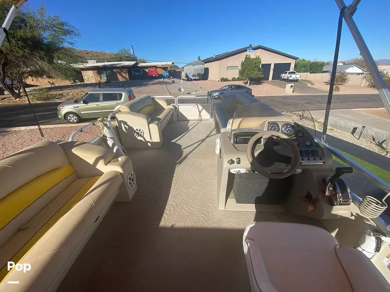 Slide: The Image of Lowe SS240 Suncruiser 2009 - 13526477