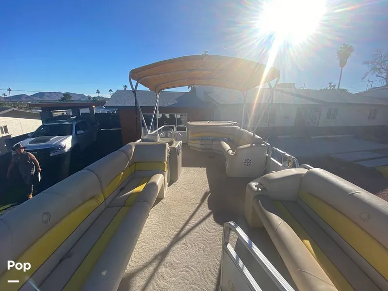 Slide: The Image of Lowe SS240 Suncruiser 2009 - 13526482