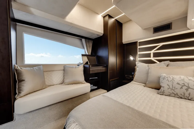 Slide: The Image of Galeon 425 HTS 2022 - 22