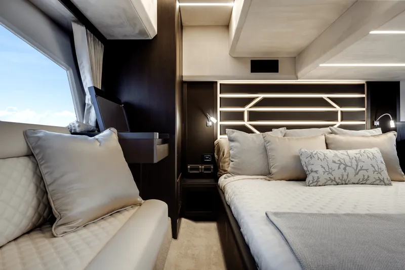 Slide: The Image of Galeon 425 HTS 2022 - 23