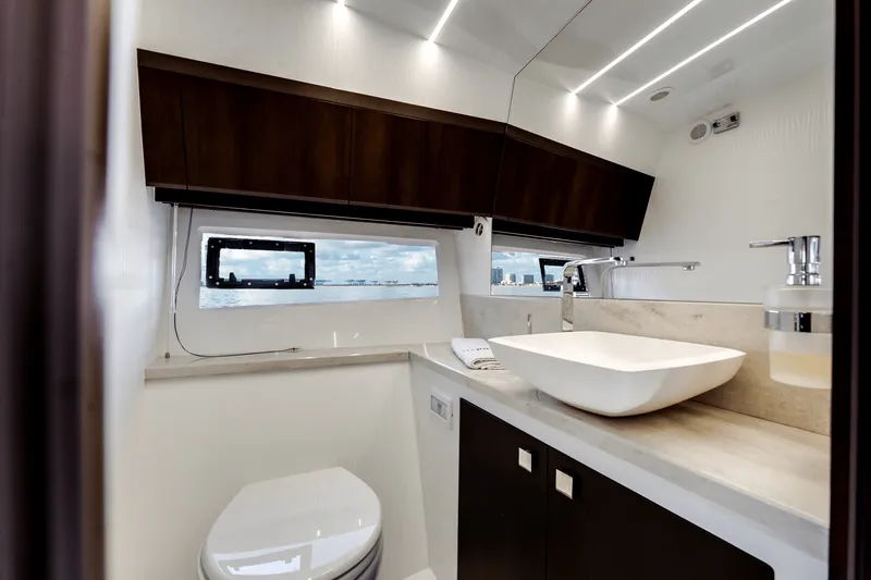 Slide: The Image of Galeon 425 HTS 2022 - 27