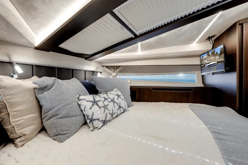 Slide: The Image of Galeon 425 HTS 2022 - 29