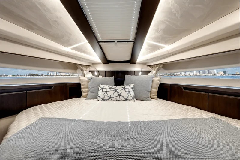 Slide: The Image of Galeon 425 HTS 2022 - 30