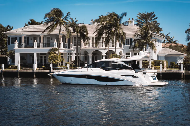 Slide: The Image of Galeon 425 HTS 2022 - 5