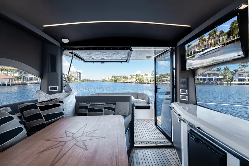 Slide: The Image of Galeon 425 HTS 2022 - 6