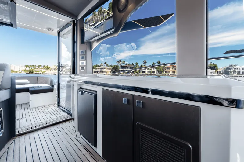 Slide: The Image of Galeon 425 HTS 2022 - 8