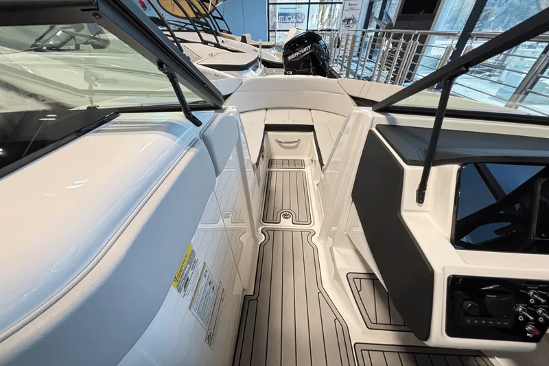 Slide: The Image of Sea Ray SPX 230 Outboard 2025 - 19