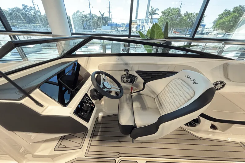 Slide: The Image of Sea Ray SPX 230 Outboard 2025 - 14