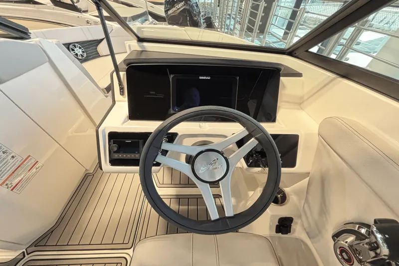 Slide: The Image of Sea Ray SPX 230 Outboard 2025 - 15