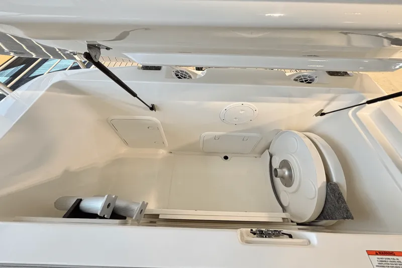 Slide: The Image of Sea Ray SPX 230 Outboard 2025 - 25