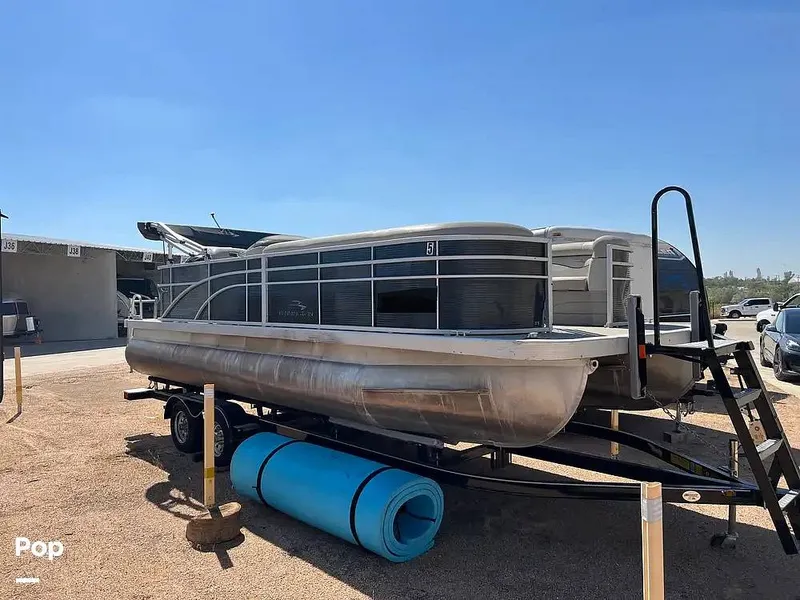 The Image of Bennington 22SL 2019 - 12944685