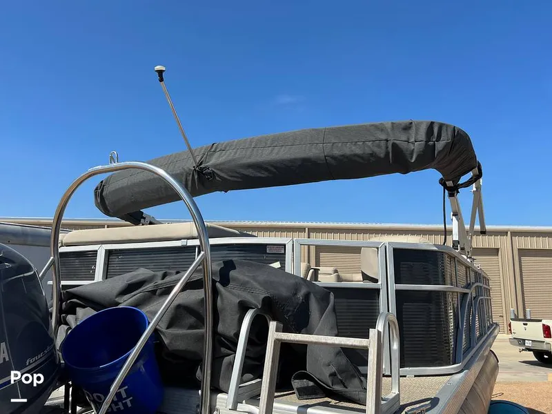 Slide: The Image of Bennington 22SL 2019 - 12934379