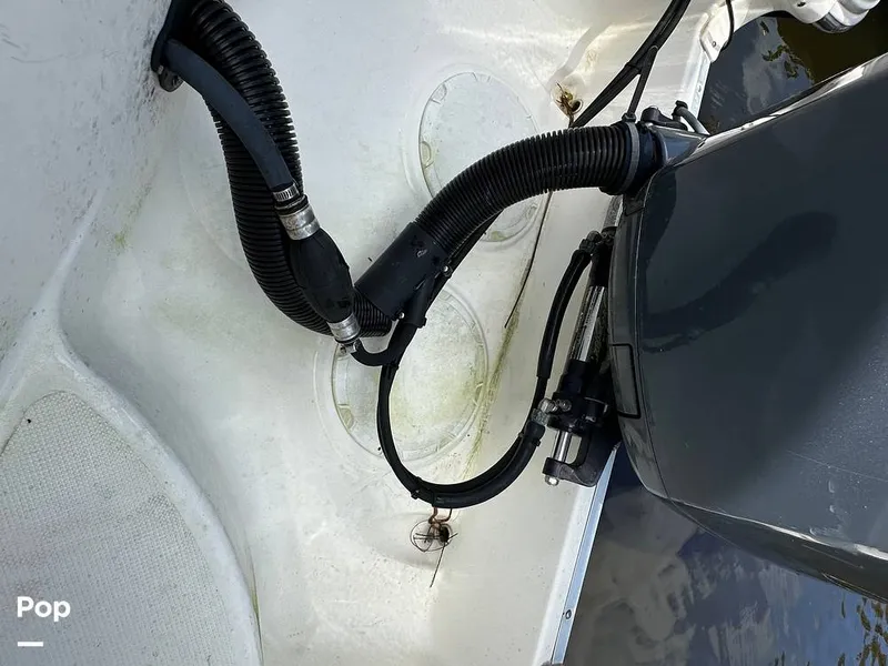 Slide: The Image of Hurricane 240 SunDeck OB 2007 - 14663106