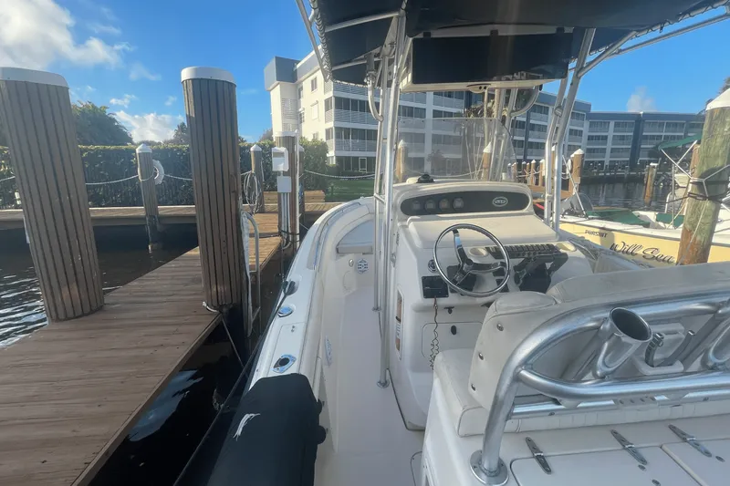 Slide: The Image of Grady-White Release 283 2004 - 14