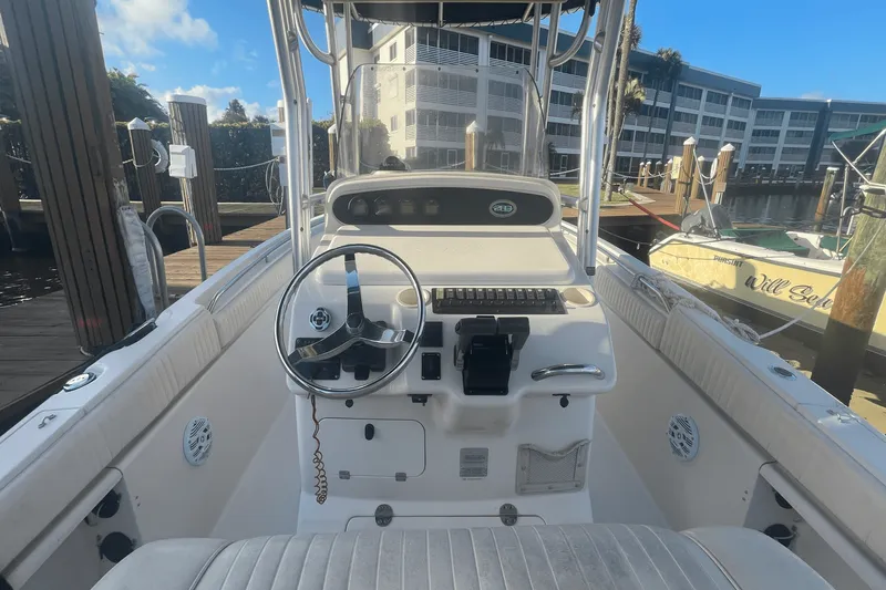 Slide: The Image of Grady-White Release 283 2004 - 16