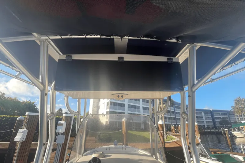 Slide: The Image of Grady-White Release 283 2004 - 20