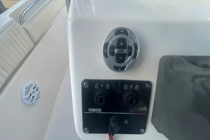 Slide: The Image of Grady-White Release 283 2004 - 23