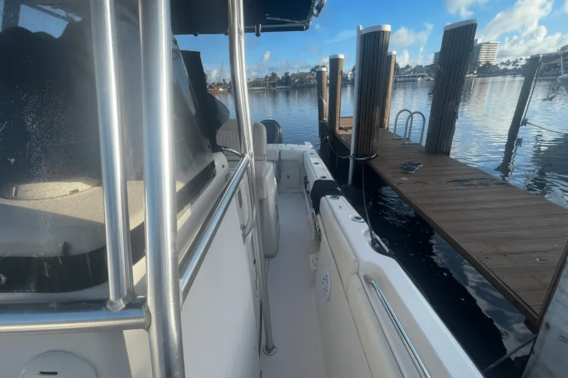 Slide: The Image of Grady-White Release 283 2004 - 25