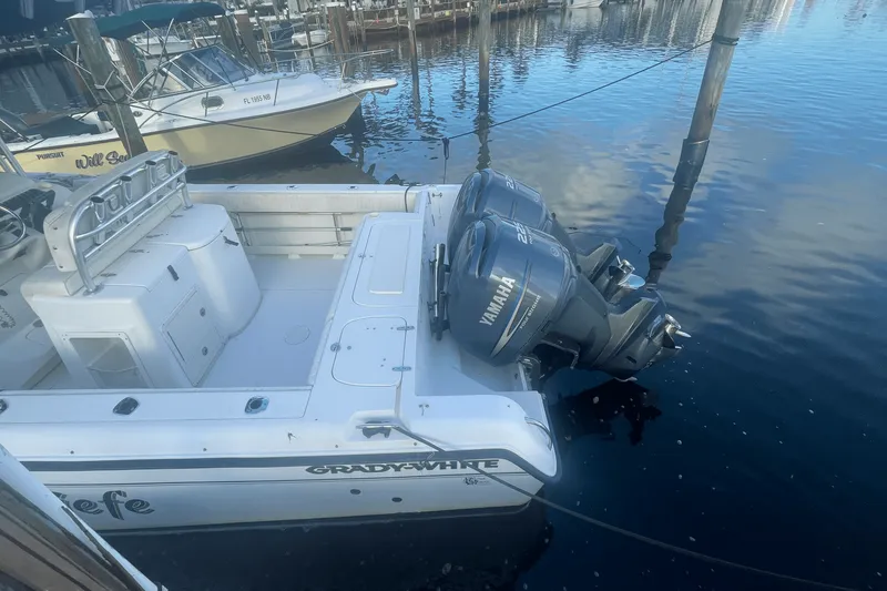 Slide: The Image of Grady-White Release 283 2004 - 28