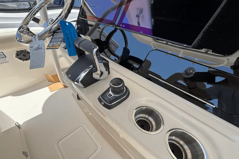 Slide: The Image of Boston Whaler 330 Outrage 2025 - 23