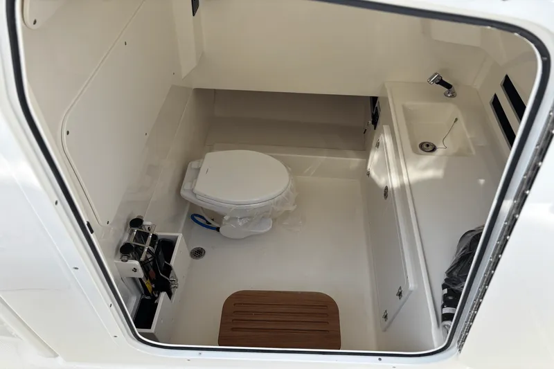 Slide: The Image of Boston Whaler 330 Outrage 2025 - 27