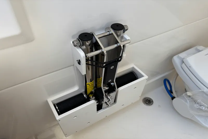 Slide: The Image of Boston Whaler 330 Outrage 2025 - 28