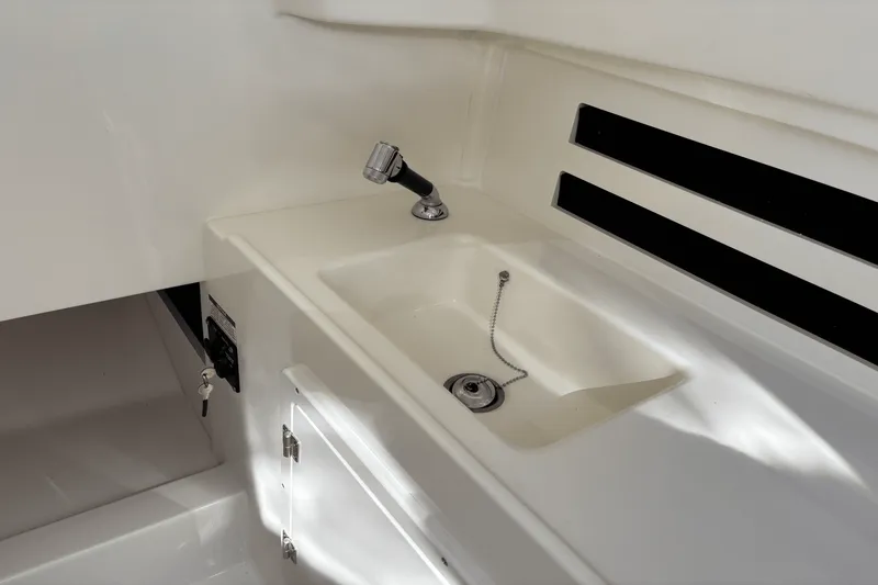 Slide: The Image of Boston Whaler 330 Outrage 2025 - 29