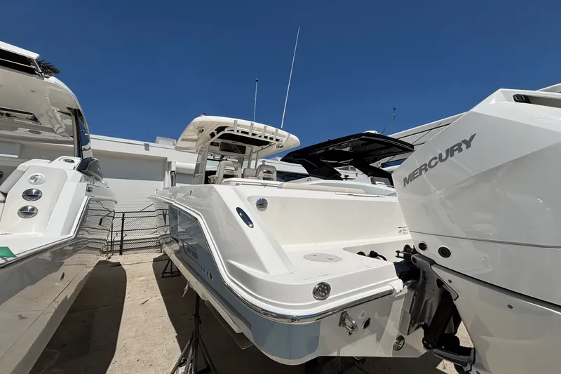Slide: The Image of Boston Whaler 330 Outrage 2025 - 3